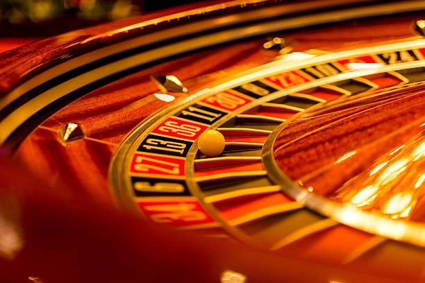 fortune365 Medusa II live-dealer interface showing tier progression and weekly cashback mechanics